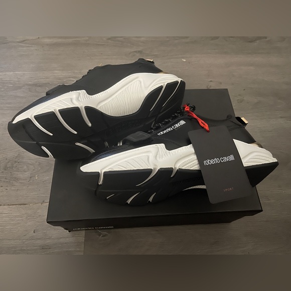 Roberto Cavalli SPORT size 9 black & white with a bit of gold in it - Picture 3 of 4